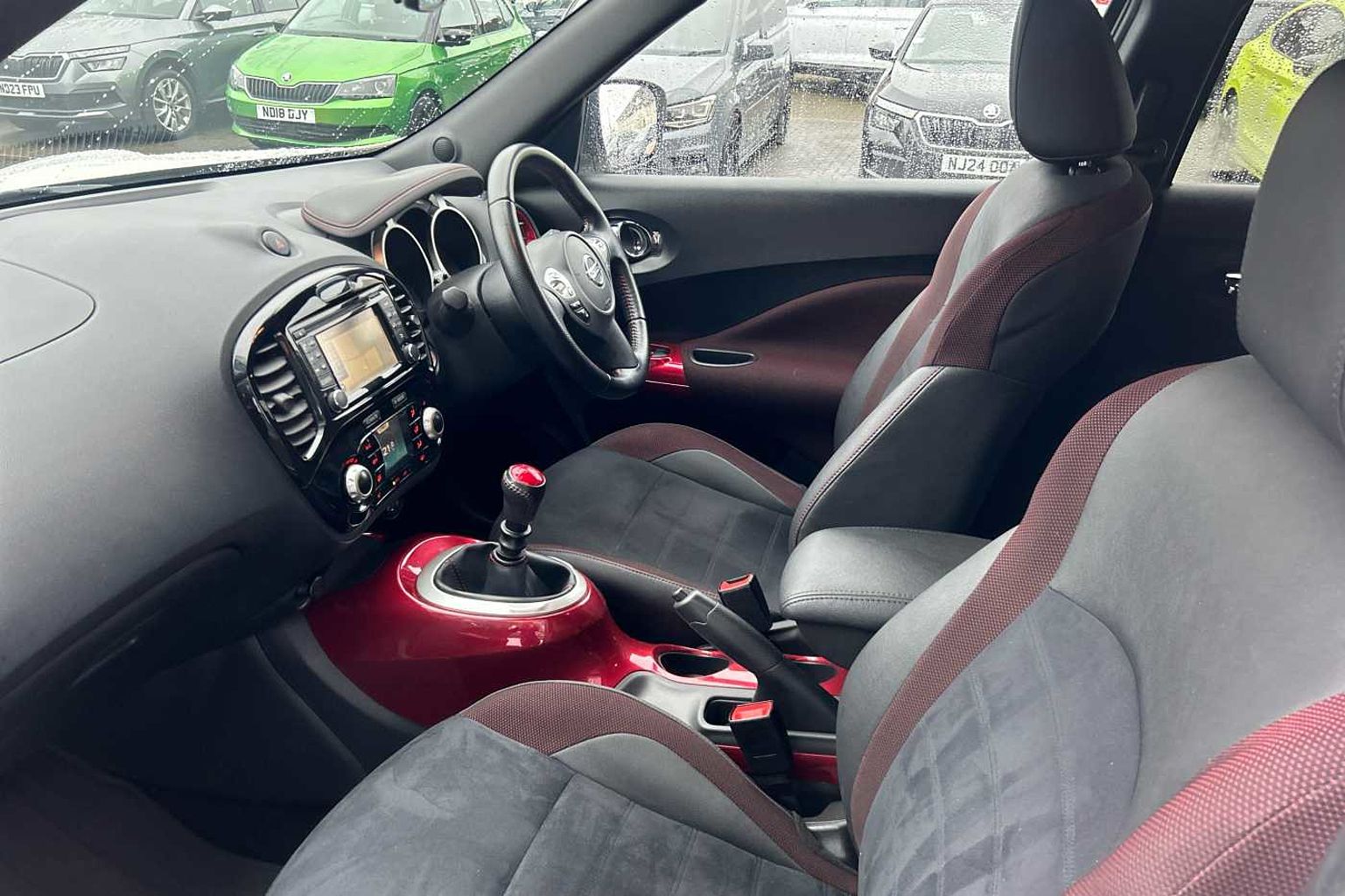 Nissan Juke 1.2 DIG-T Envy  5-Door Hatchback